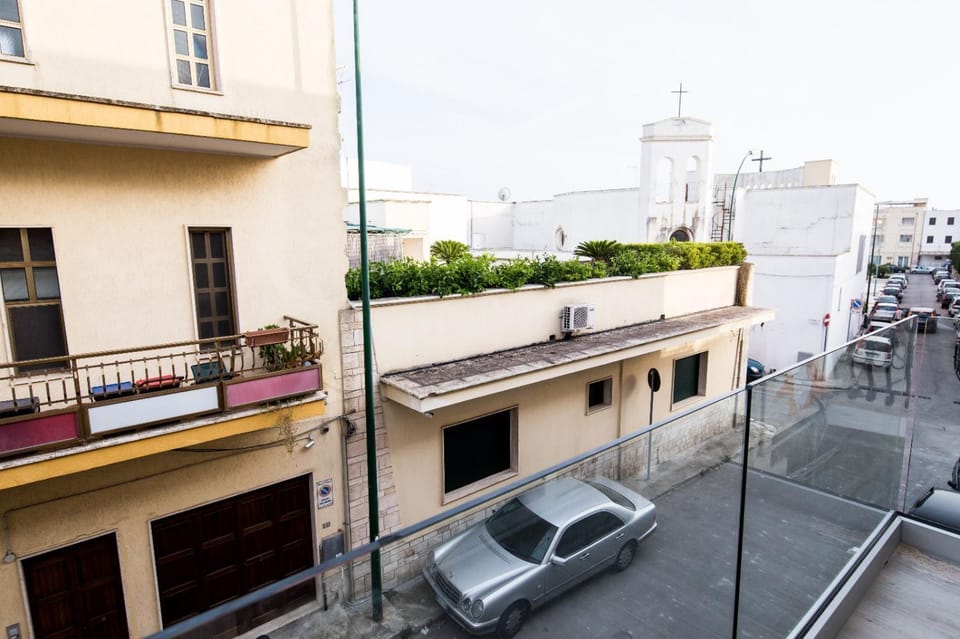 Neighbourhood, Street view
