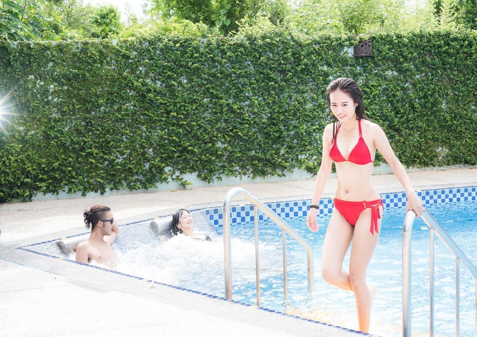 Swimming pool