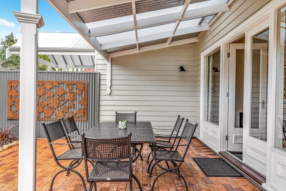 Grandview Accommodation - The Elm Tree Apartments Apartment in Mount Barker