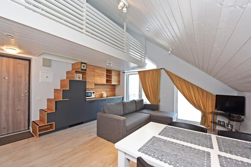 TV and multimedia, Kitchen or kitchenette, Living room, Seating area, Dining area