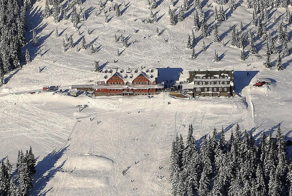 Property building, Bird's eye view, Mountain view
