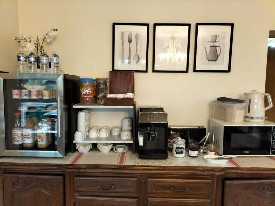 Breakfast, Internal: Not applicable to any particular room