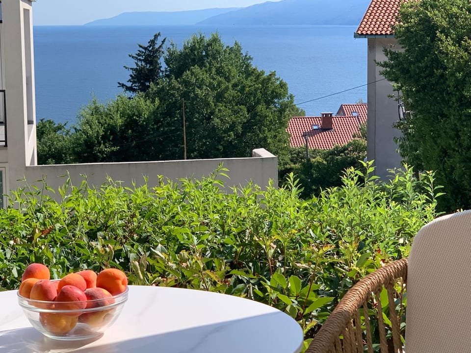Day, Natural landscape, Garden, View (from property/room), Balcony/Terrace, Garden view, Mountain view, Sea view