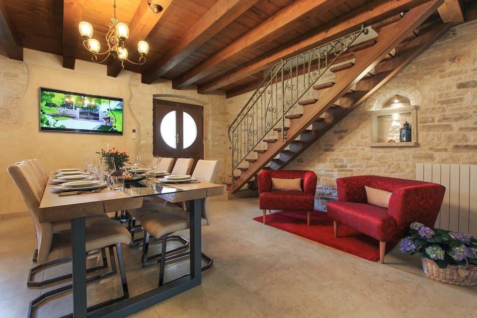 Communal lounge/ TV room, Food and drinks