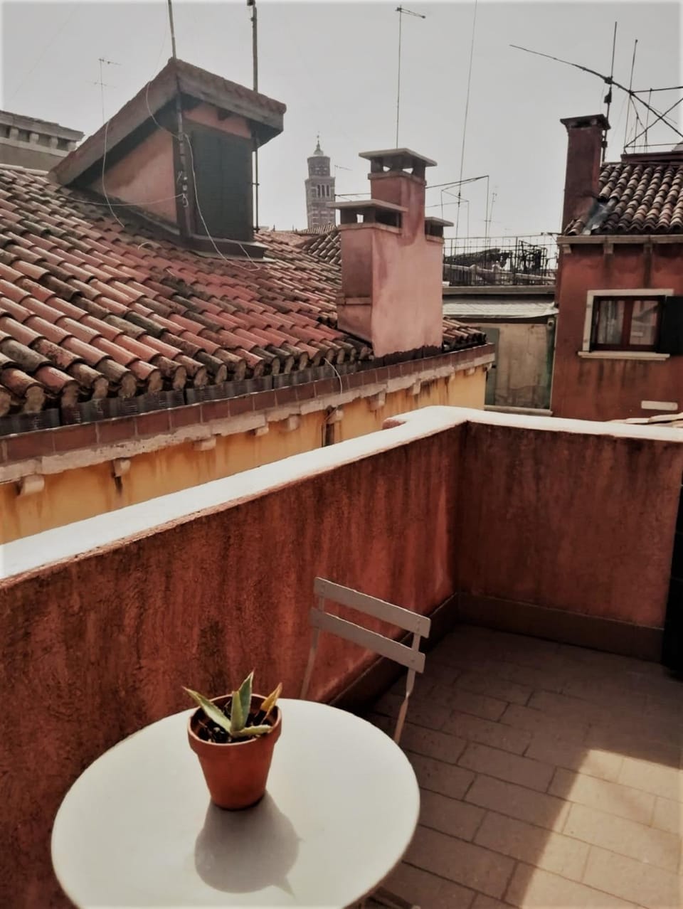 Balcony/Terrace, Other, Photo of the whole room, Decorative detail, City view, Landmark view, Street view