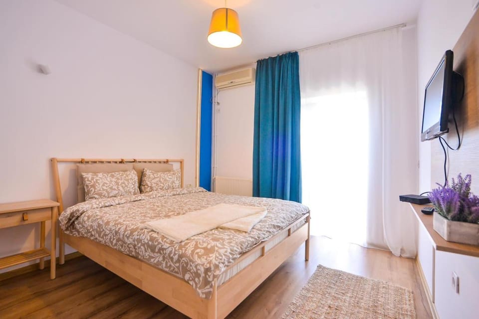 Bed, Bathroom, TV and multimedia, Photo of the whole room, Bedroom
