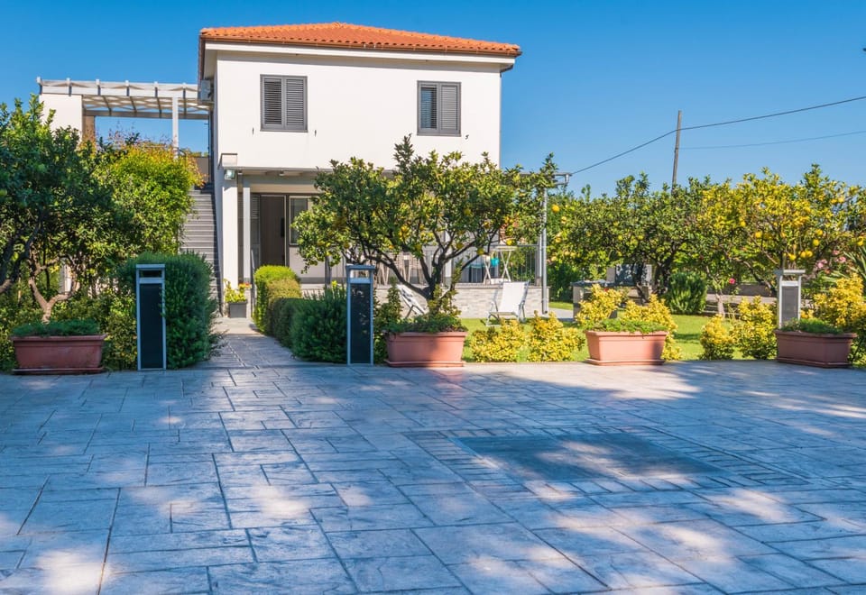 Property building, Facade/entrance, Spring, Day, Garden, Garden view