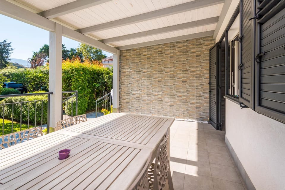 Patio, Day, Garden, View (from property/room), Balcony/Terrace, Dining area, Garden view