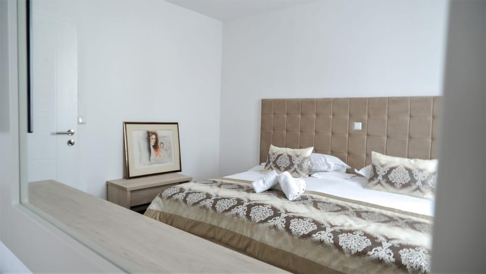 Bed, Bedroom, Family, Family