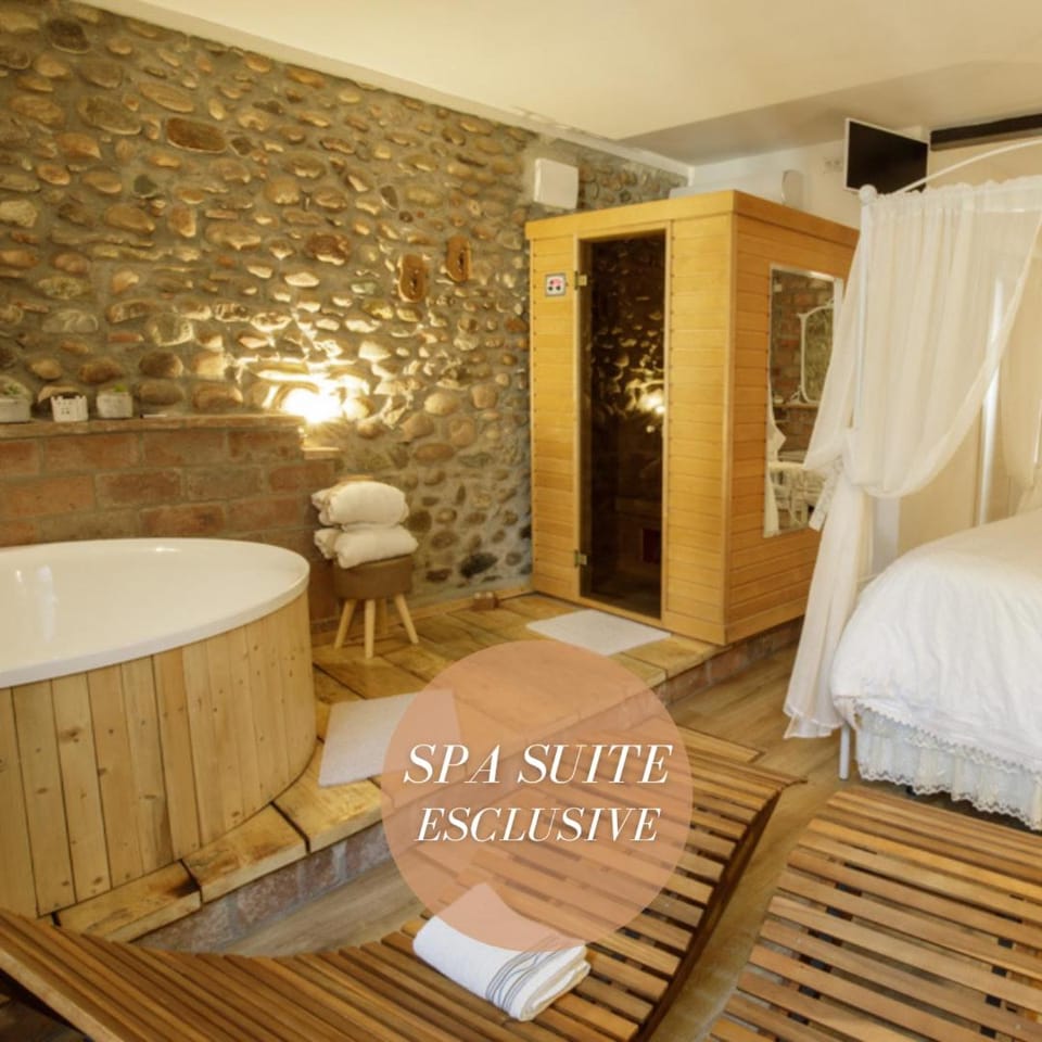 Hot Tub, Sauna, Bedroom