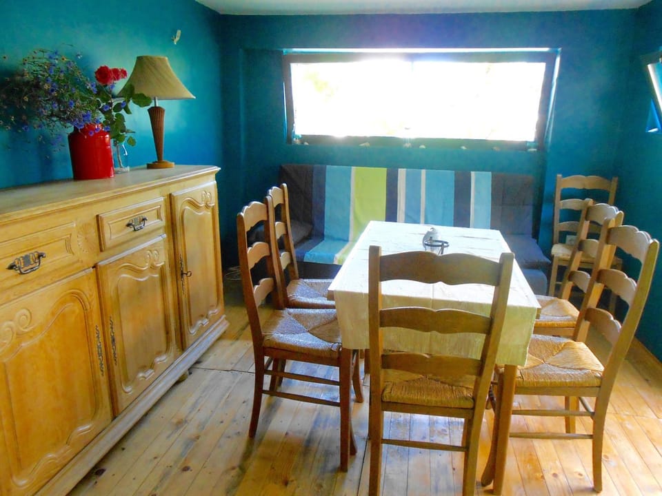 Communal lounge/ TV room, Kitchen or kitchenette, Dining area, Communal kitchen