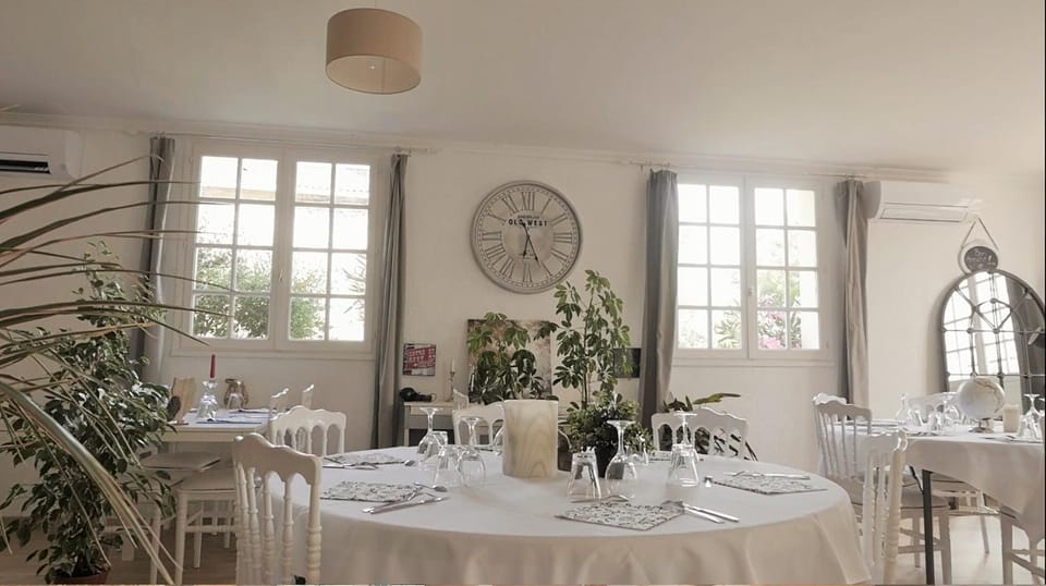 Restaurant/places to eat, Banquet/Function facilities