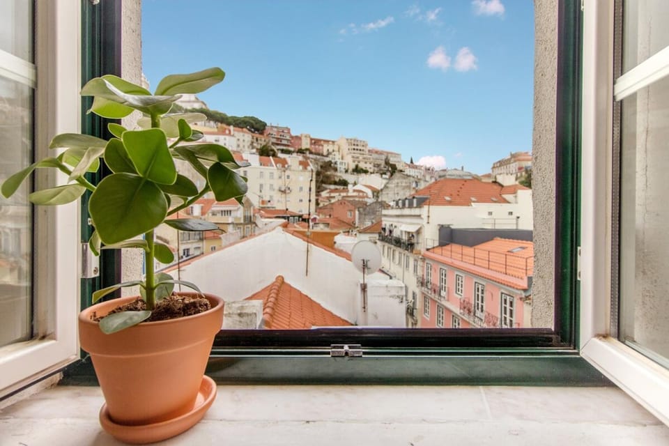 Casa Mouraria Castle Views Apartment in Lisbon