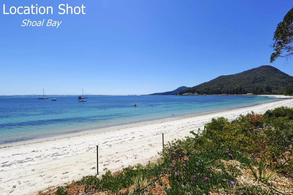 Del Rae Unit 8 25 Shoal Bay Road Apartment in Shoal Bay