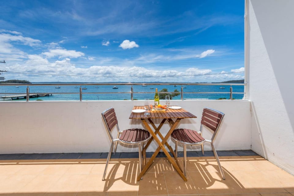Del Rae Unit 8 25 Shoal Bay Road Apartment in Shoal Bay