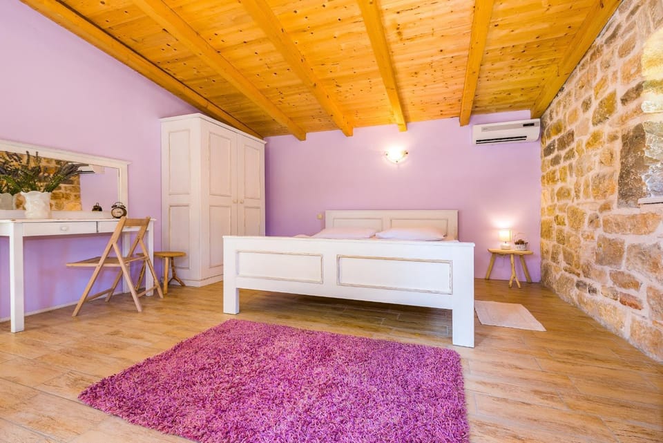 Bed, Photo of the whole room, Bedroom, air conditioner