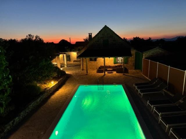 Property building, Swimming pool