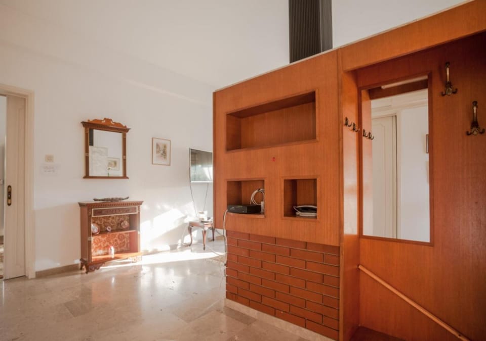 Communal lounge/ TV room, TV and multimedia, Coffee/tea facilities, Living room, Decorative detail, Seating area, group of guests, Family
