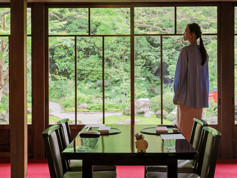 Restaurant/places to eat, People, Garden view