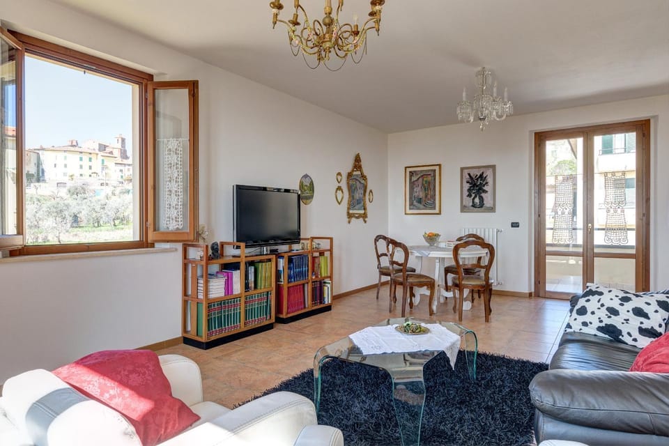 Communal lounge/ TV room, Balcony/Terrace