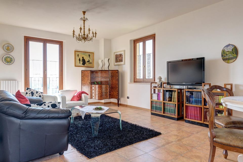 Communal lounge/ TV room, Balcony/Terrace, Landmark view