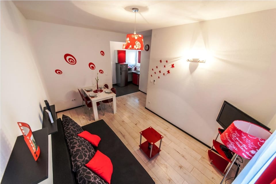 TV and multimedia, Living room, Seating area, Dining area, Time of day
