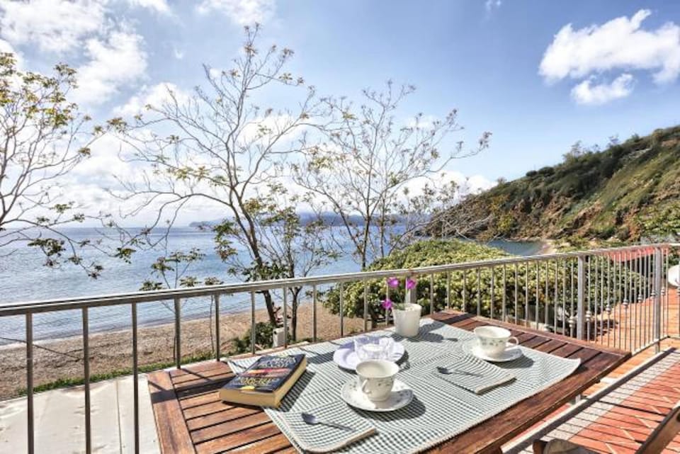 Property building, Balcony/Terrace, Living room
