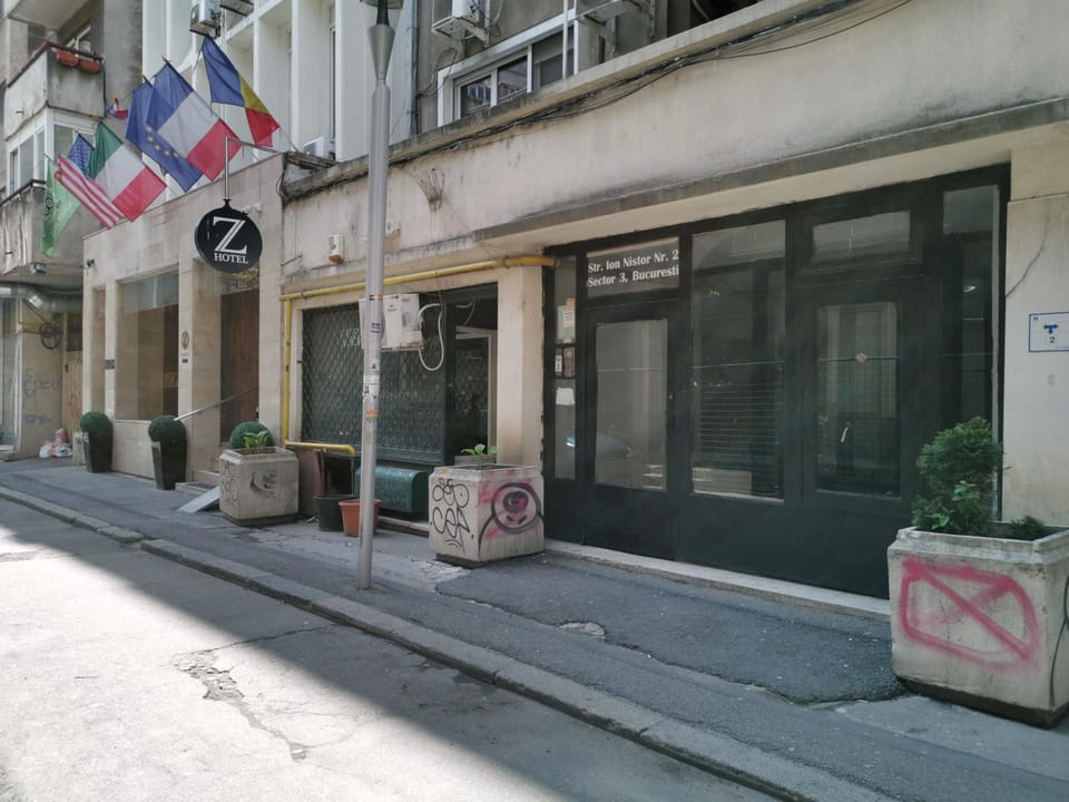 Facade/entrance