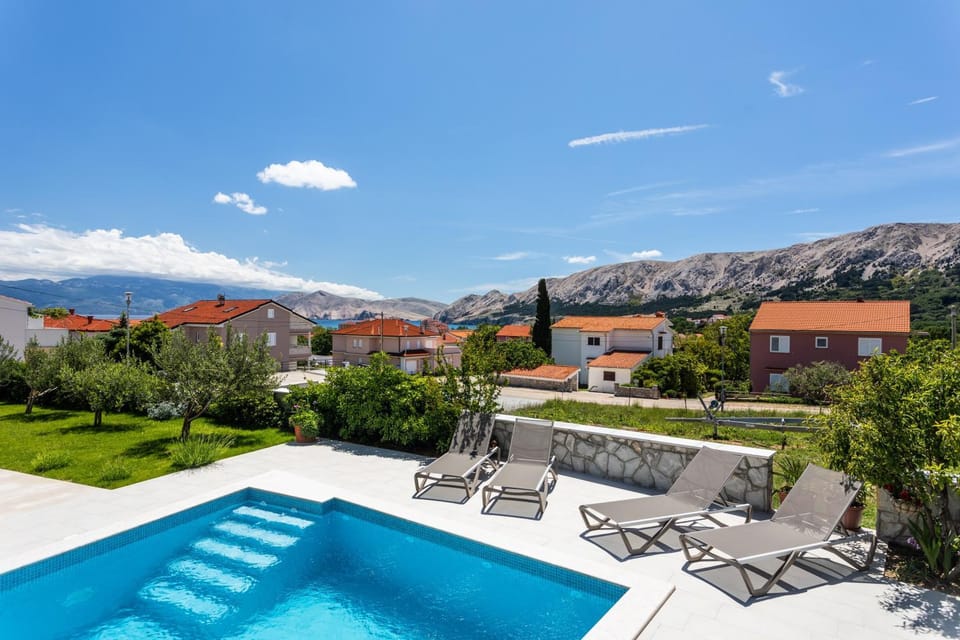 Swimming pool, Swimming pool