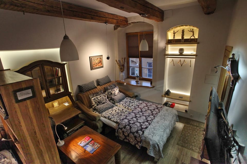 Bed, Photo of the whole room, Seating area, Bedroom