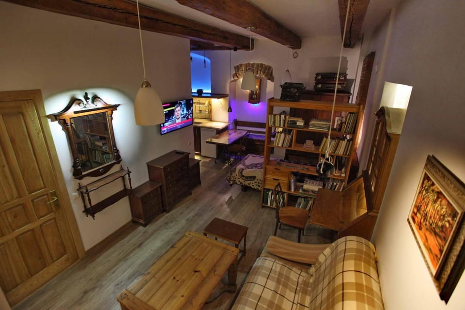 TV and multimedia, Living room, Seating area, Dining area, hair dresser