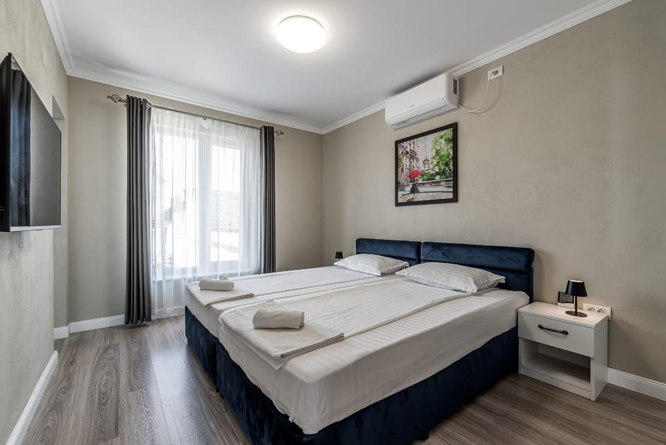 TV and multimedia, Inner courtyard view, air conditioner