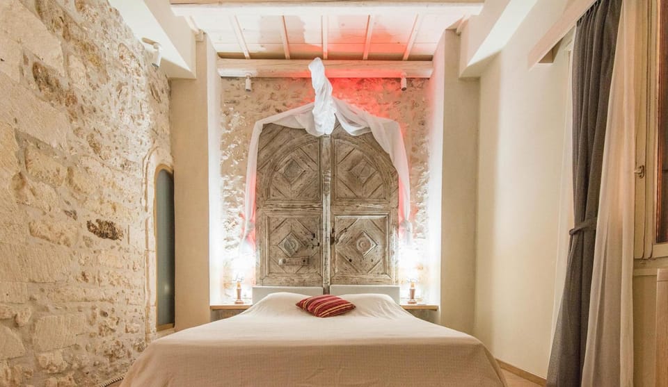 Bed, Photo of the whole room, Decorative detail, Bedroom