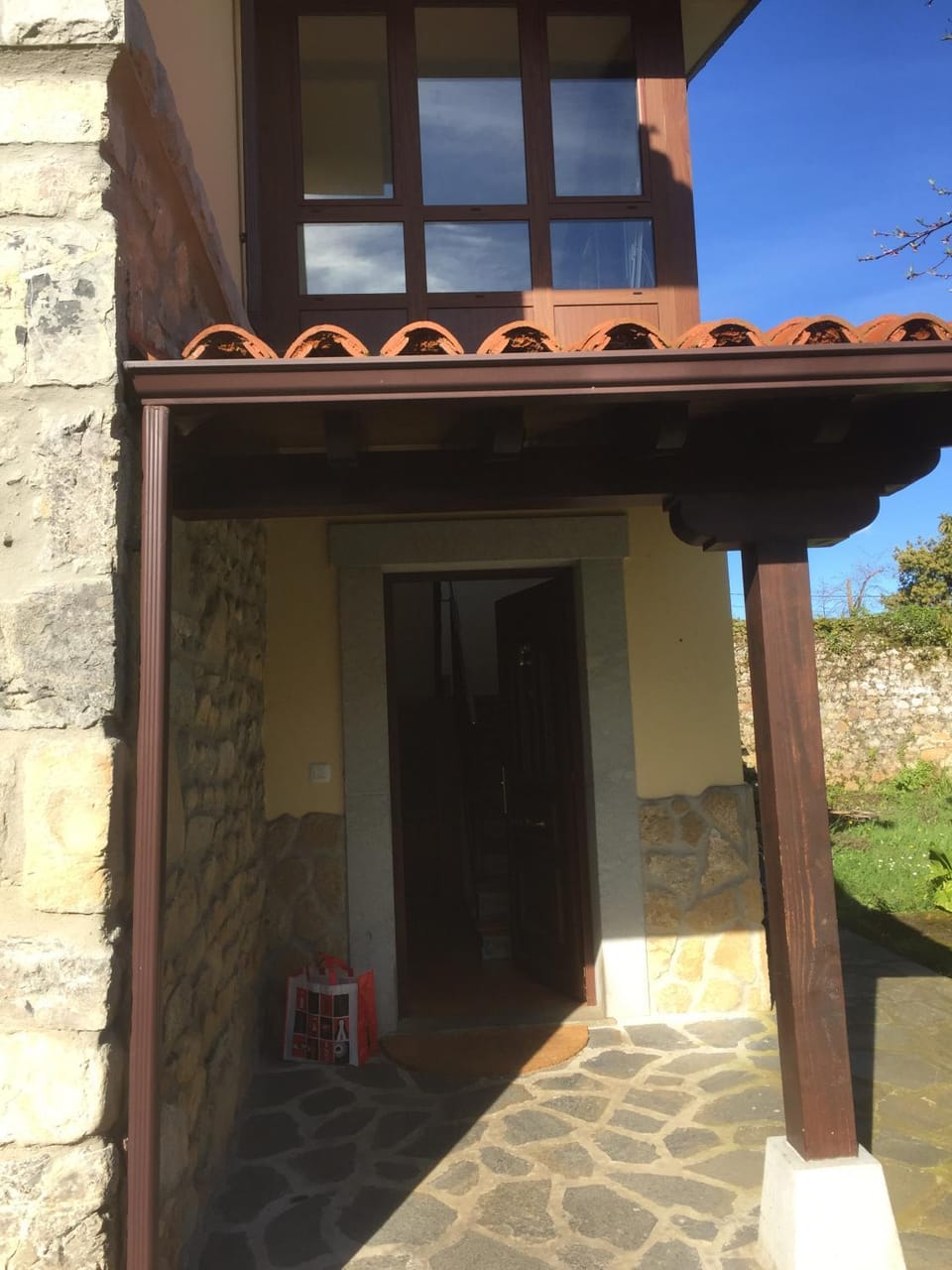 Facade/entrance