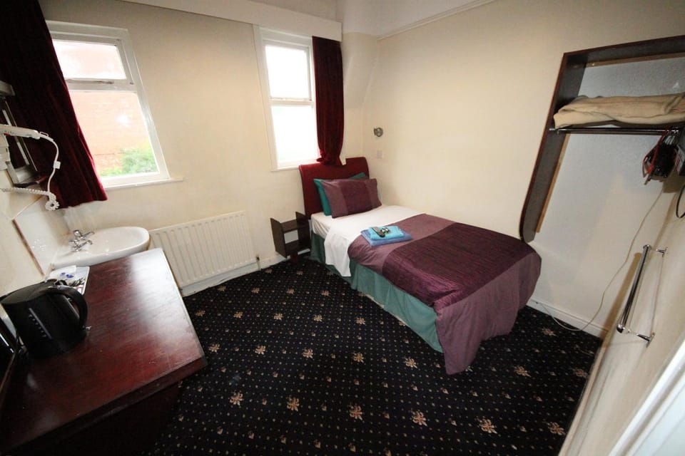 Avalon Guest House Bed and Breakfast in Leeds