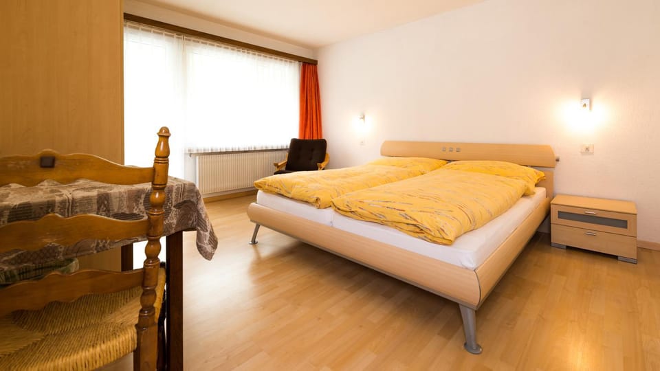 Bed, Photo of the whole room, Seating area, Bedroom