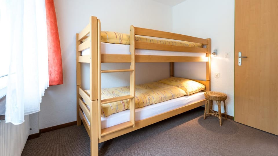 Photo of the whole room, Bedroom, bunk bed, towels