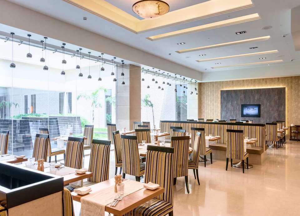 Restaurant/places to eat, Seating area