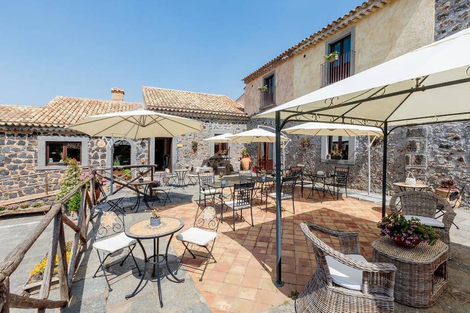 Restaurant/places to eat, Balcony/Terrace