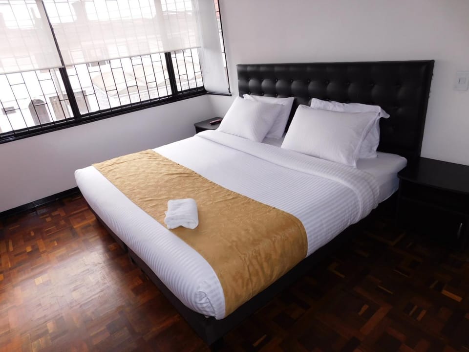 Bed, Photo of the whole room, Bedroom, Guests, towels