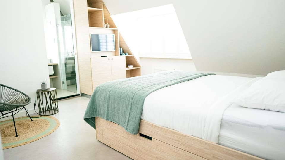 Bed, Bedroom