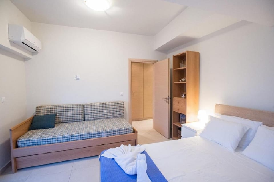 Living room, Bedroom
