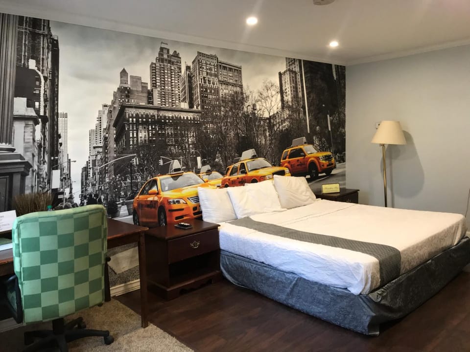 Photo of the whole room, Bedroom