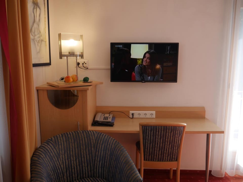 Day, Photo of the whole room, Decorative detail