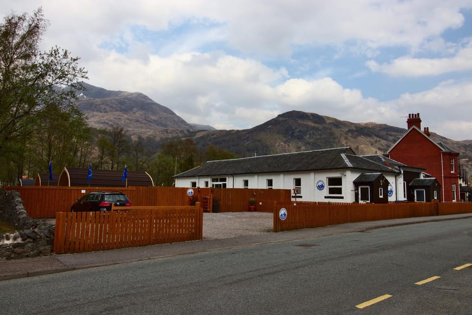 Property building, Neighbourhood, Mountain view