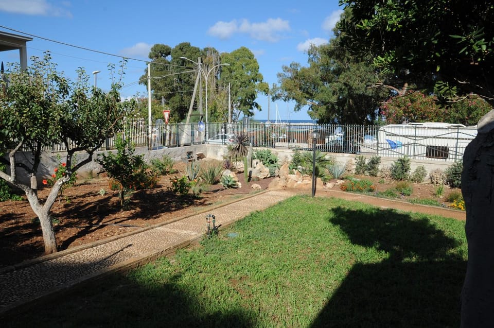 Garden, Sea view