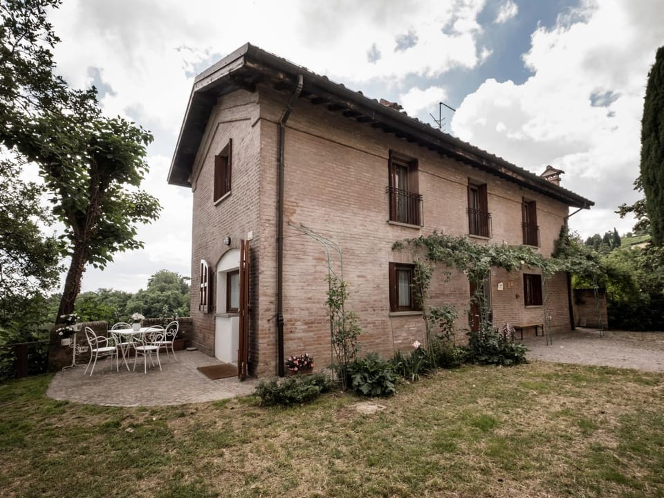 Accademia al Colle Apartment in Bologna