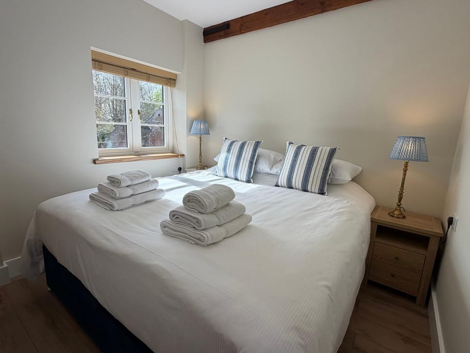 Photo of the whole room, Bedroom, towels