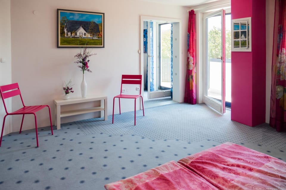 Bed, Photo of the whole room, Decorative detail, Bedroom