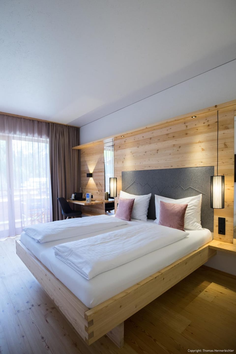 Photo of the whole room, Bedroom